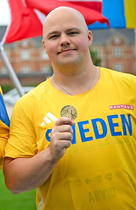 NM-brons och för första gången över 18 meter – ”Kan kalla mig en ordentlig kulstötare nu”